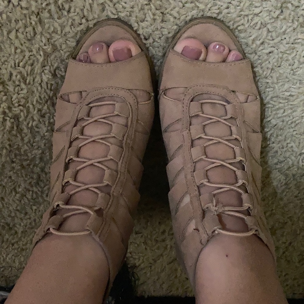 Heels - Picture 2 of 3